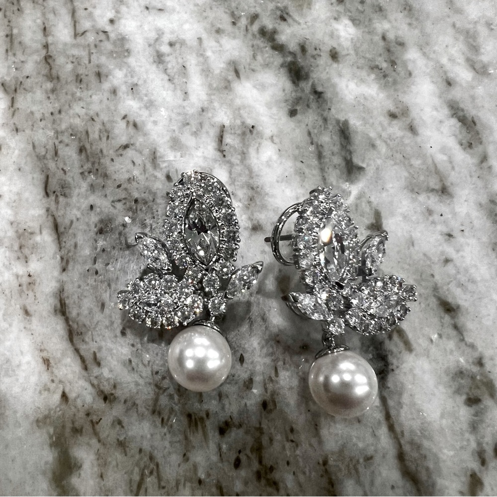 Swarovski Butterfly Earrings with Pearls